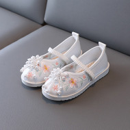Giày vải màu trắng thêu hoa cho bé gái