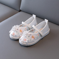 Giày vải màu trắng thêu hoa cho bé gái