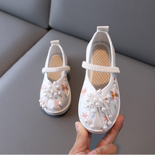 Giày vải màu trắng thêu hoa cho bé gái Giày vải màu trắng thêu hoa cho bé gái