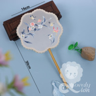 Quạt lụa thêu phong cách cổ trang cho trẻ em(đường kính 16cm) (M1)