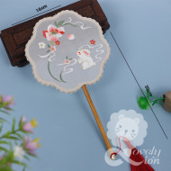Quạt lụa thêu phong cách cổ trang cho trẻ em(đường kính 16cm) (M17)