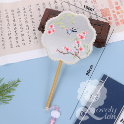 Quạt lụa thêu phong cách cổ trang cho trẻ em(đường kính 16cm) (M2)