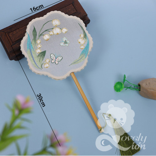Quạt lụa thêu phong cách cổ trang cho trẻ em(đường kính 16cm) (M6)