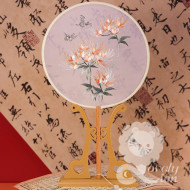Quạt lụa thêu phong cách cổ trang (QT12)