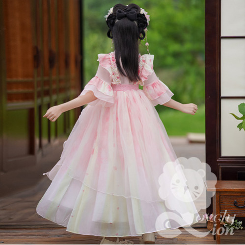 Đầm công chúa màu hồng cam thêu hoa cho bé gái (không kèm khăn choàng) Đầm công chúa màu hồng cam thêu hoa cho bé gái (không kèm khăn choàng)