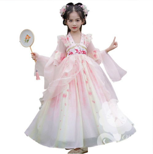 Đầm công chúa màu hồng cam thêu hoa cho bé gái (không kèm khăn choàng) Đầm công chúa màu hồng cam thêu hoa cho bé gái (không kèm khăn choàng)