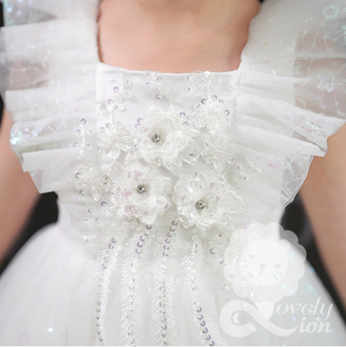 Đầm công chúa màu trắng đính kim sa+tặng băng đô Đầm công chúa màu trắng đính kim sa+tặng băng đô