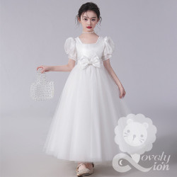 Đầm công chúa màu trắng tay phồng