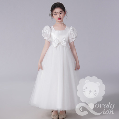 Đầm công chúa màu trắng tay phồng Đầm công chúa màu trắng tay phồng