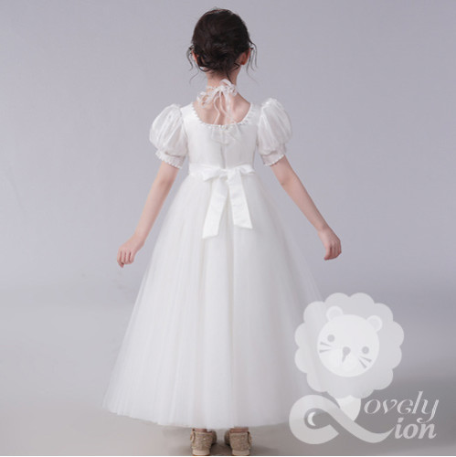 Đầm công chúa màu trắng tay phồng Đầm công chúa màu trắng tay phồng
